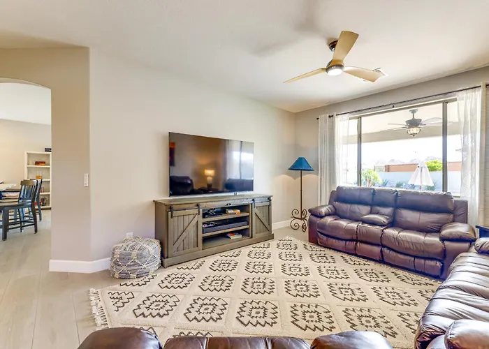 Pool, Putting Green, West Valley Family Holiday home *