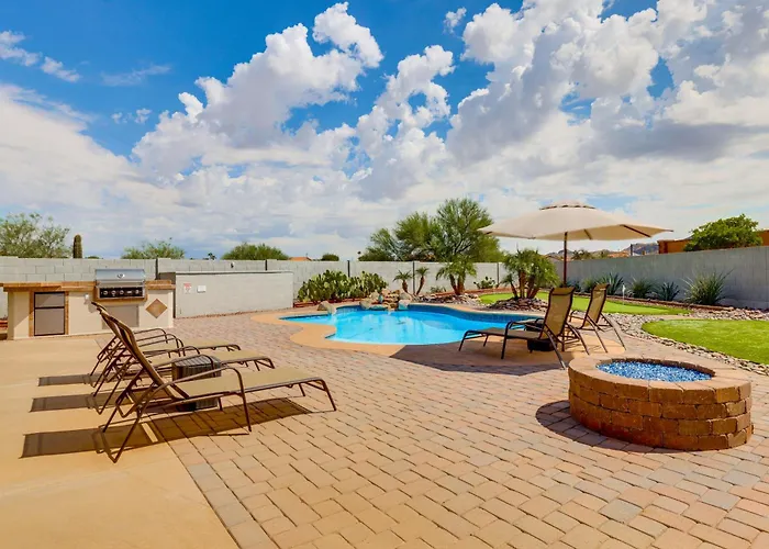 Pool, Putting Green, West Valley Family Holiday home Goodyear
