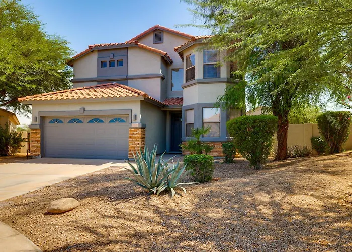 Pool, Putting Green, West Valley Family Holiday home Goodyear