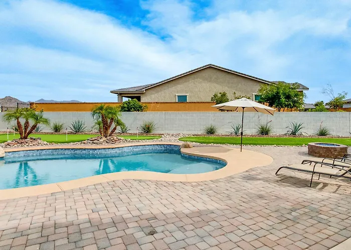 Pool, Putting Green, West Valley Family Holiday home *
